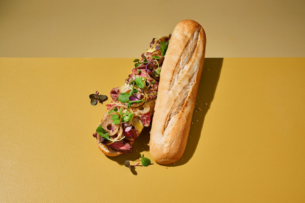 15470000_223282_HALF_PLUS_FRANS_STOKBROOD_WIT_PHILLY_CHEESE_STEAK_LIGGEND_2