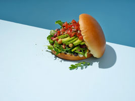 226426_BRIOCHE-STYLE-BUN_RECEPT_LOADED-AVOCADO_LIGGEND_v1