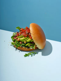 226426_BRIOCHE-STYLE-BUN_RECEPT_LOADED-AVOCADO_STAAND_v1