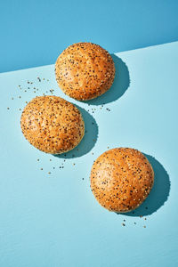 225386_MULTISEED-HAMBURGER-BUN_ARTISTIEK_2