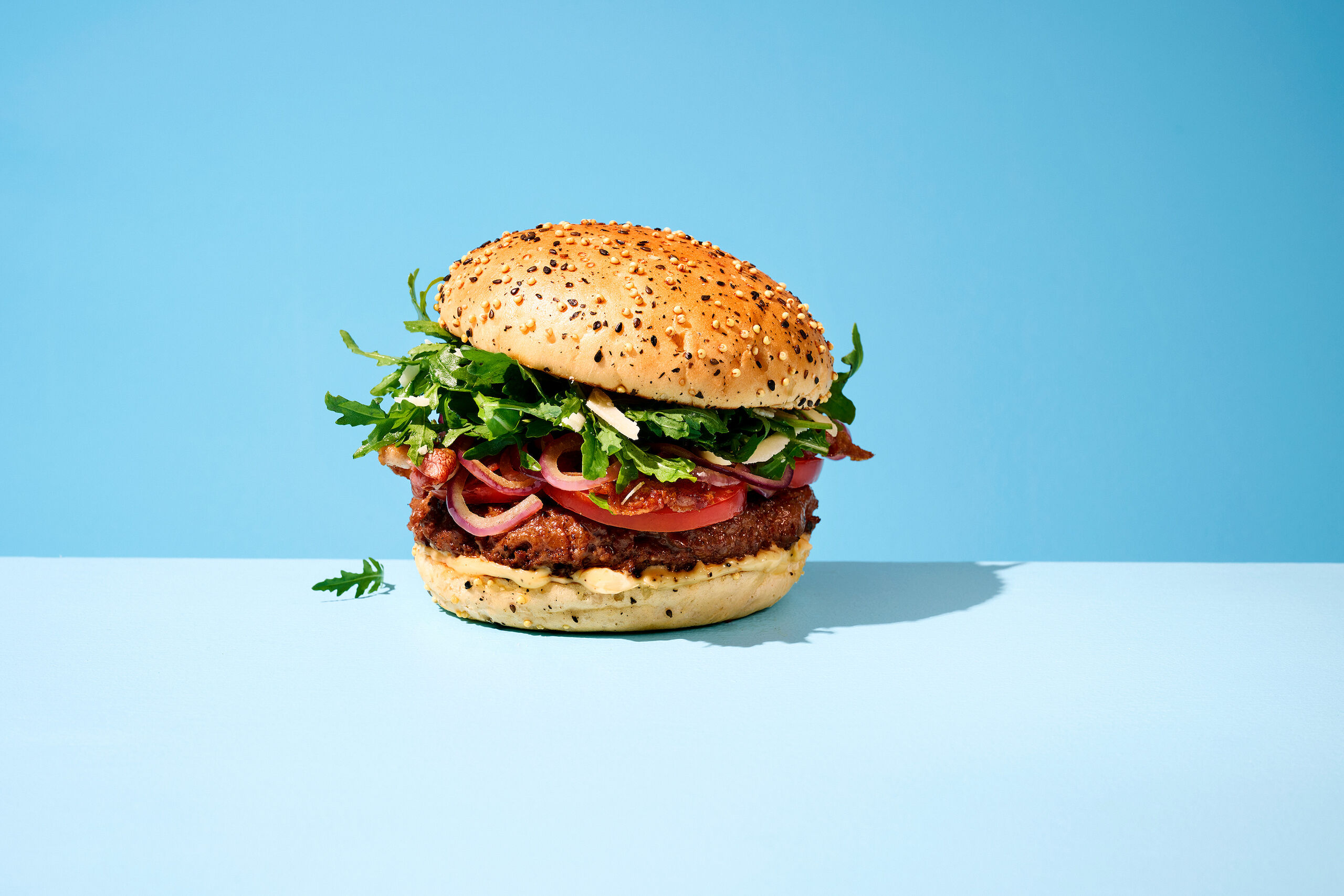 225386_MULTISEED-TRUFFEL-BURGER_MULTISEED-HAMBURGER-BUN_RECEPT_LIGGEND_v1