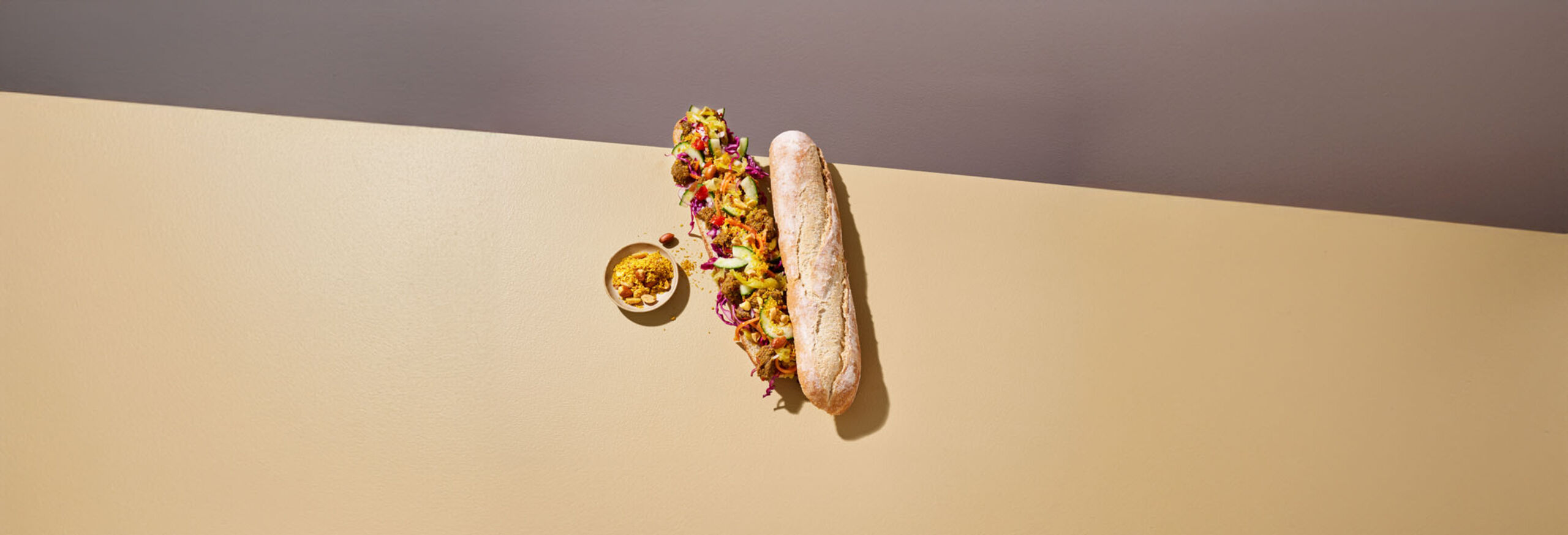 223283_Moodfoto_PLUS Half Frans Stokbrood Wit Bebloemd 27 cm