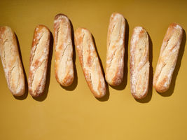 27470000_223283_HALF_PLUS_FRANS_STOKBROOD_WIT_BEBLOEMD_ARTISTIEK